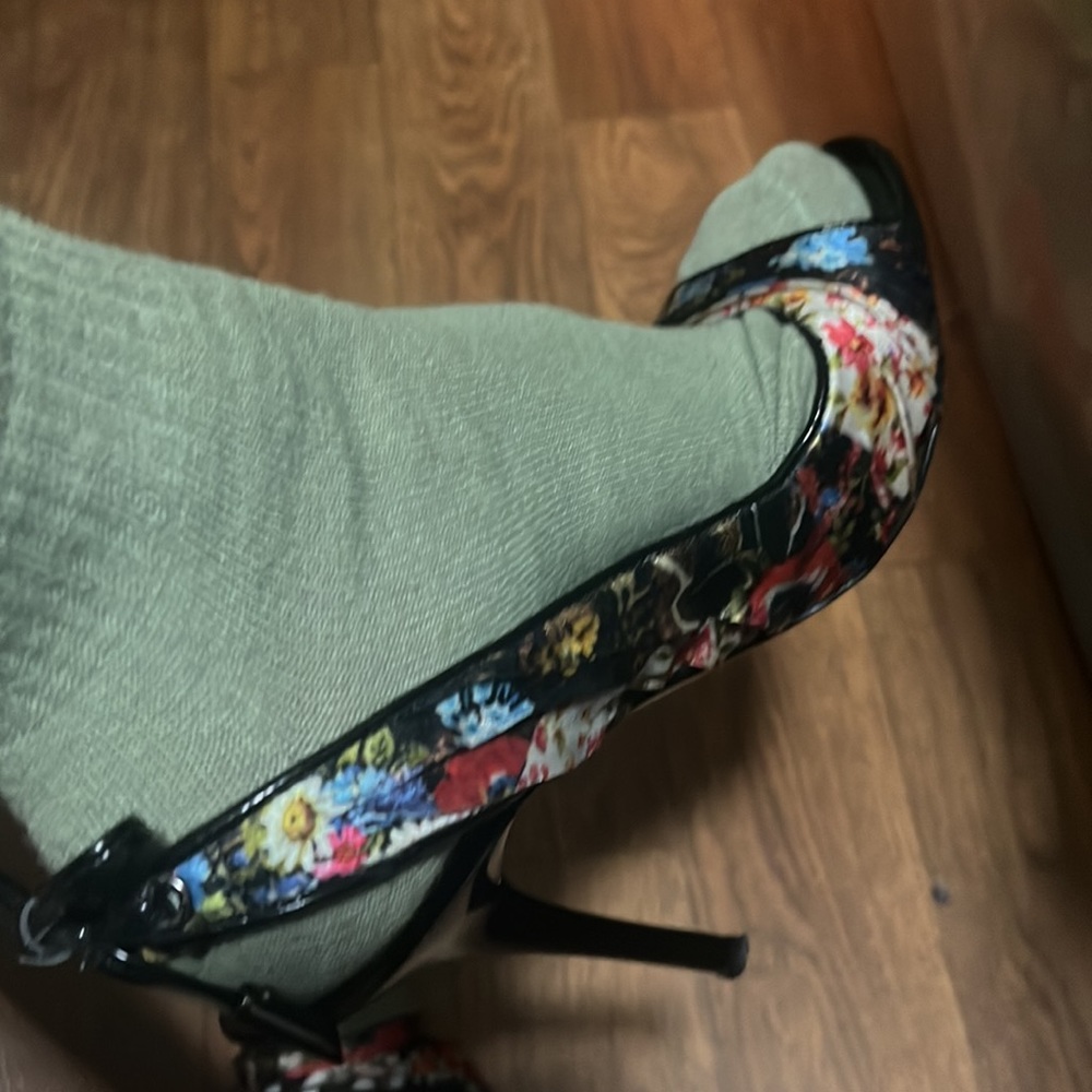 Guess  Stilettos Heels - Picture 8 of 10